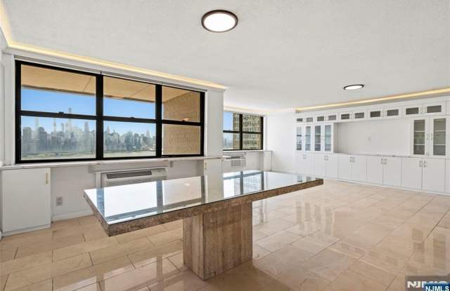 7004 Boulevard East 26D