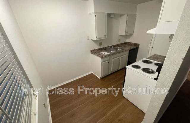 1212 NW 26th St