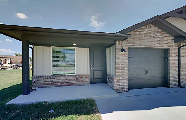 Photo of 2 Bedroom 2 Bathroom 1 Car Garage Close to Broadway Extension, a short distance from Edmond and easy access to downtown OKC