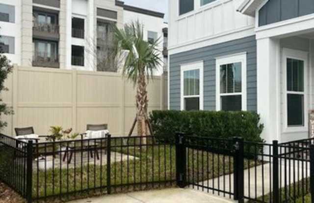 7447 LOGGERHEAD CT