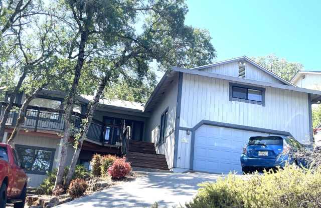 Photo of 3 bedroom 3 bath plus a large room downstairs in Lake Wildwood, Penn Valley, CA