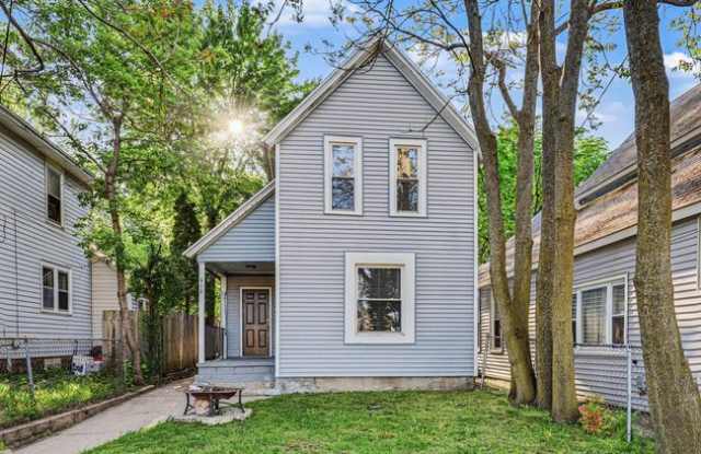 918 Lafayette Ave NE