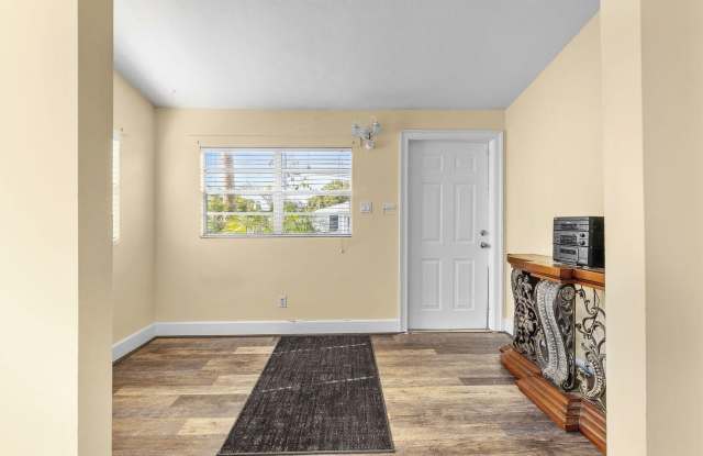 921 SE Nassau Avenue