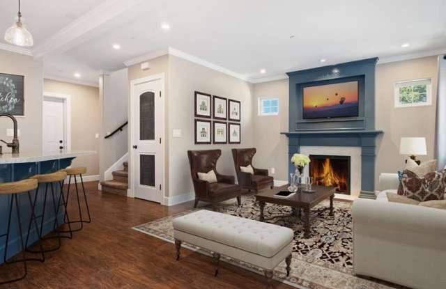 910 Villa Chanticleer Way
