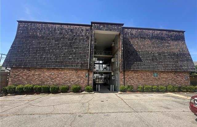 115 W ESPLANADE Avenue