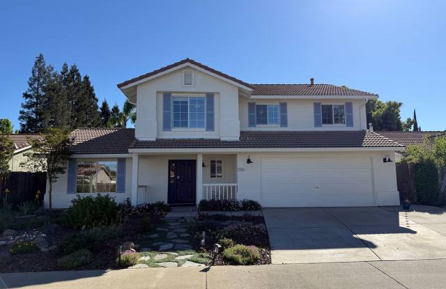 Nicely updated 4-bedroom in Oakdale!