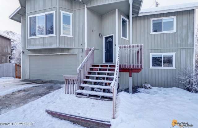 MOVE IN SPECIAL! | RENT FREE FOR THE HOLIDAYS (DEC.)| BEAUTIFUL, FULLY UPDATED SINGLE FAMILY HOME| 6 BEDROOMS| FINISHED BASEMENT WITH BATHROOM!