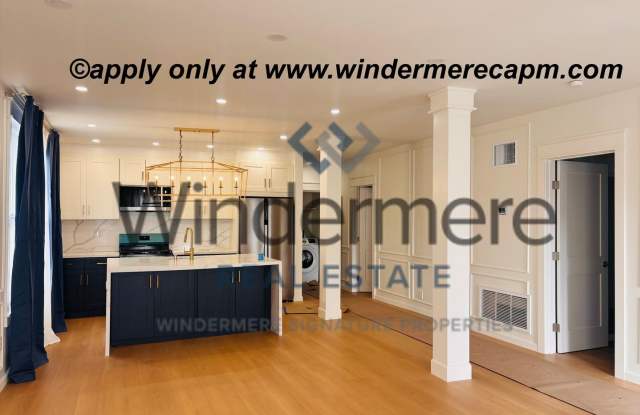 Beautifully Remodeled 2 Bed/2 Bath Duplex- in desirable location Downtown Sacramento!!