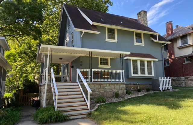 Updated 3 bed 2 bath home in KCMO! - 39 East Concord Avenue, Kansas City, MO 64112