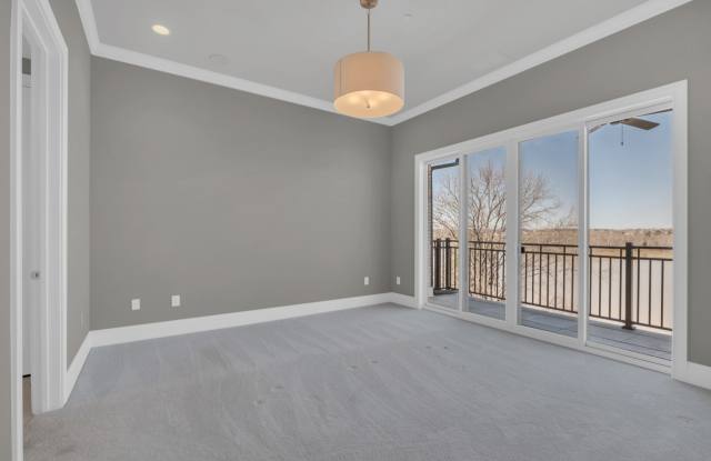 1024 Club View Drive #F202F202