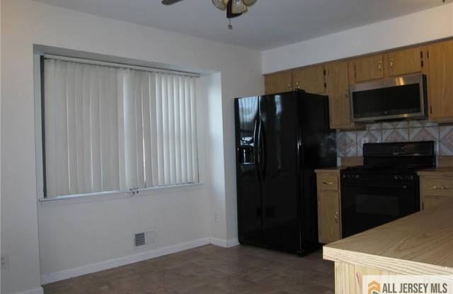 6107 N Oaks Boulevard