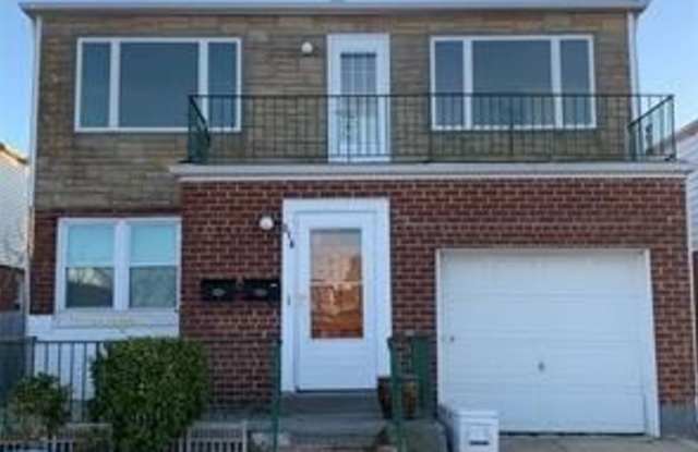 514 E Park Avenue unit: Upper