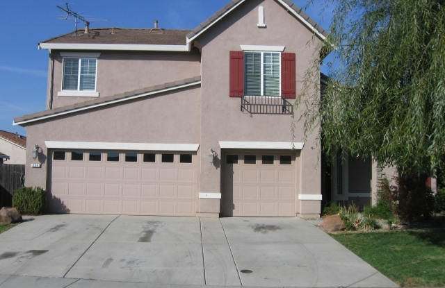 Lincoln 4 bedroom on quiet court.