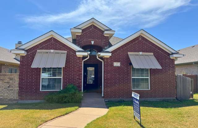 Zero lot line 3 bed, 2 bath home in Highpoint Village!