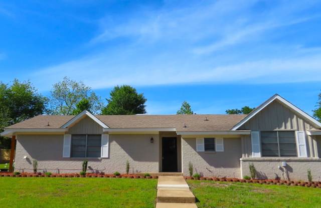 Updated in 2024! Spacious, 4 Bedroom, 3 Bath Tyler Home photos photos