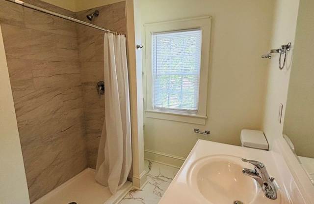 3 bedroom, 2 Bath House