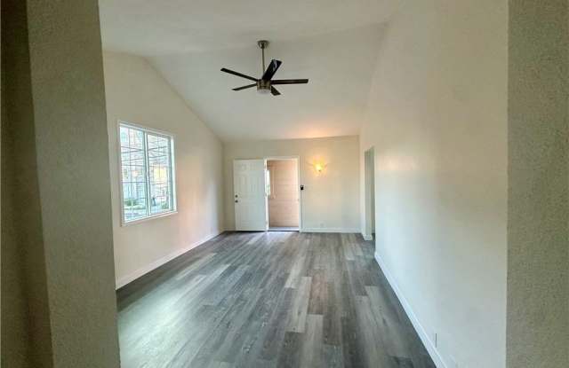 1762 Las Palmas Avenue 1/2