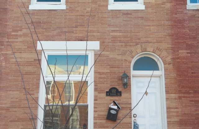 Charming 2 Bedroom/2.5 Bathroom Townhome in Linwood/Patterson Park, MD!