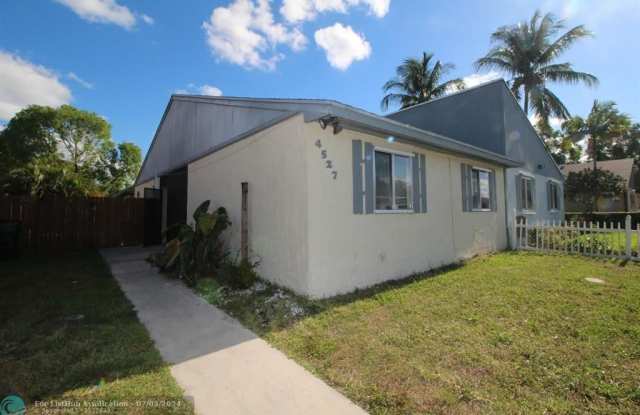 4527 NW 3rd Dr