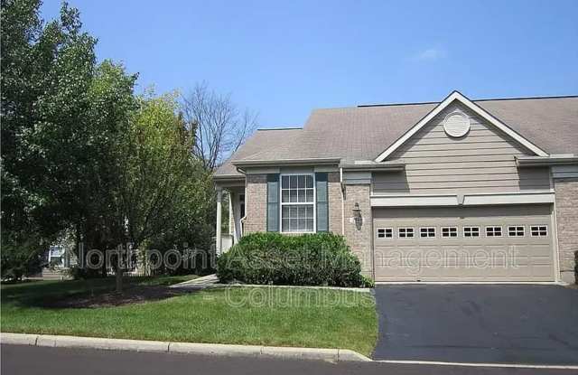 Beautiful 3BR 3BA Townhouse • Updated Kitchen • Deck • 2-Car Garage in Beavercreek