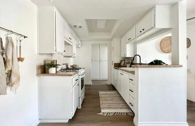 Photo of 2828 W Lincoln Ave