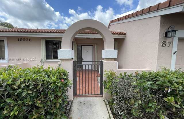 16606 Greens Edge Cir