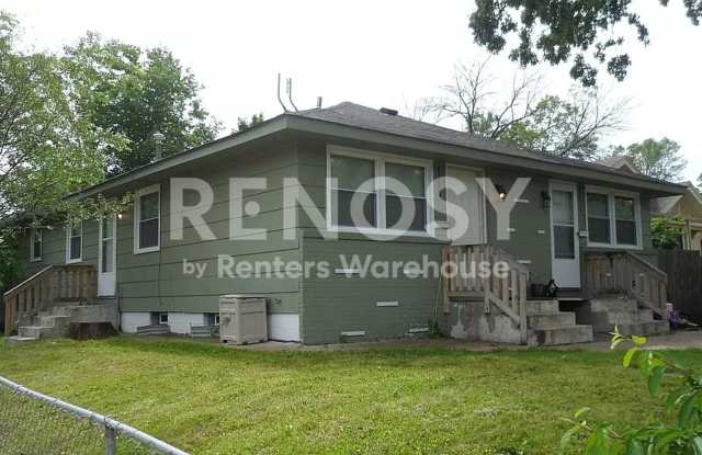 Wonderful 2BD / 1 BA DUPLEX  in Minneapolis Available 1/1/2024!