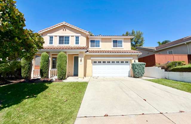 Spacious Temeku Hills 4 Bedroom Home Next to Golf Course with Beautiful Fairway Views