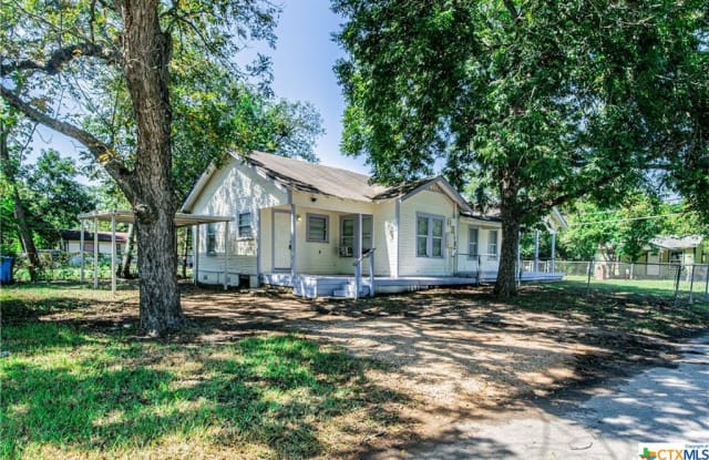 635 E Ireland Street - 635 East Ireland Street, Seguin, TX 78155