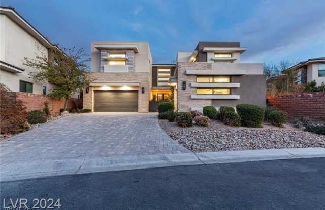 82 Grey Feather Drive