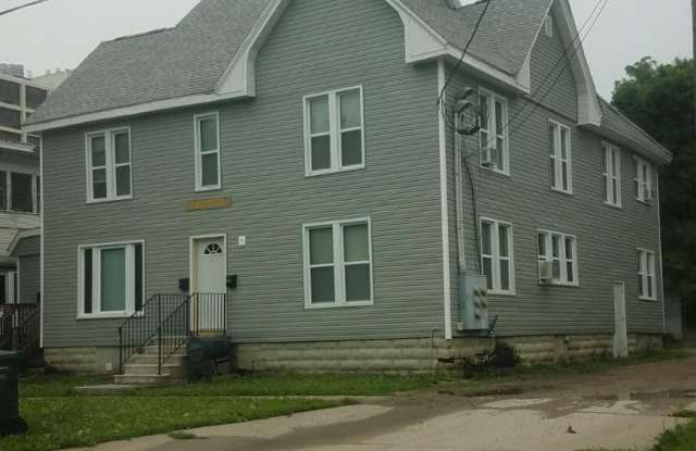611 1/2 W 1st St