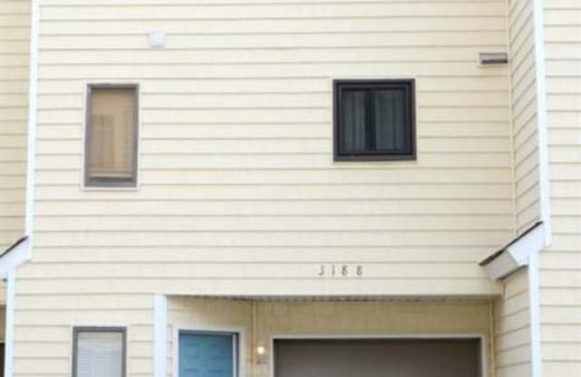 3188 e Oceanview