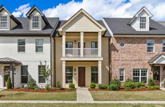 Luxurious Townhome Available In the Sought After Pinnacle Park at Northriver! - 1401 Pinnacle Park Lane, Tuscaloosa, AL 35406