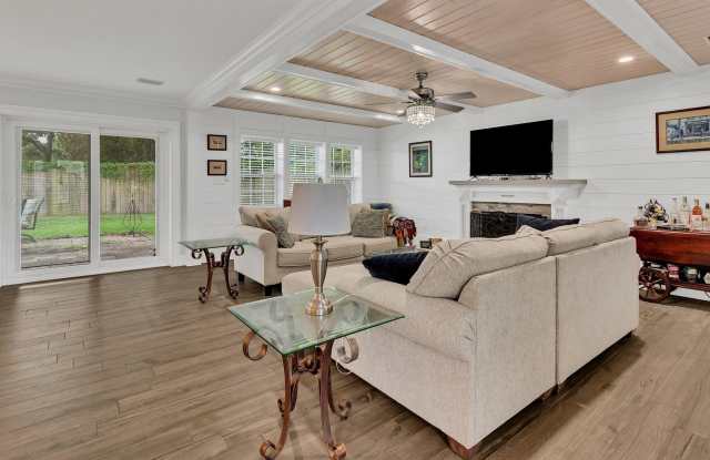 221 S Lorraine Drive