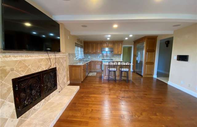 2725 Palos Verdes Drive West