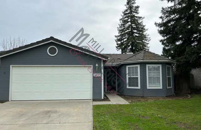 Nice 3 Bed/2 Bath w/Yard Care Included  Stainless Appliances Located in NW Neighborhood near Schools, Parks  Shopping! - 2433 West Sweet Avenue, Visalia, CA 93291