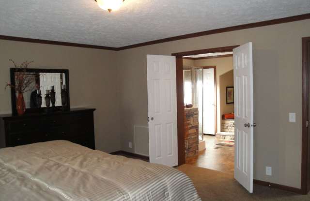 Gorgeous Updated Mobile Home On Land!