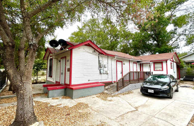Photo of **MOVE-IN SPECIAL** AVAILABLE NOW! Charming Efficiency Unit Minutes from Downtown! All Bills Paid!!