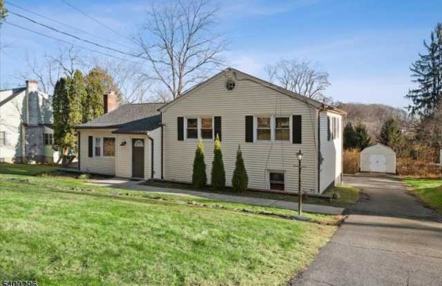 Photo of 272 Mount Kemble Ave