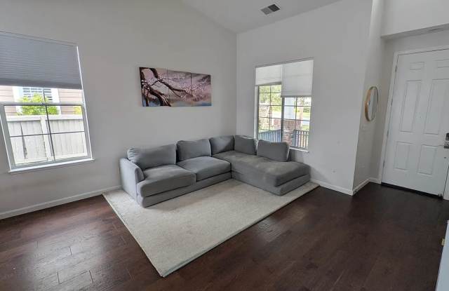 Luxury 3 Bedroom Waterfront Home!