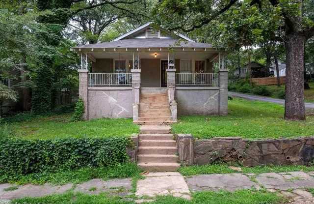 Adorable Hillcrest Bungalow with 3 bedrooms and 2 bathrooms.
