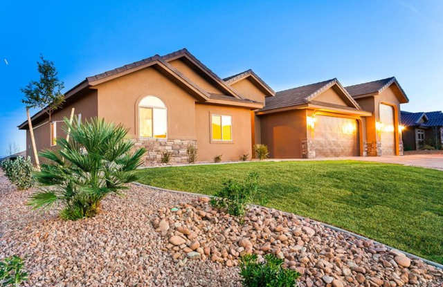 Beautiful 4 bedroom, 2.5 bath home in great location! - 527 Whitney Drive, St. George, UT 84770