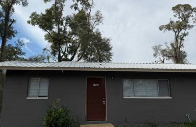 1 Bed  1 Bath Townhouse For Rent