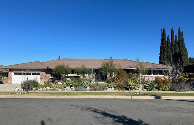 Spacious Single-Story 5 Bedroom Home on a Quiet Cul-de-Sac
