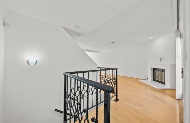 354 S Marengo Ave Unit 1