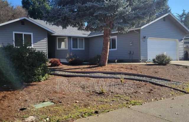 1267 SW Ironwood Dr
