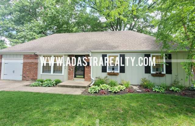 Beautiful Home in the Heart of Overland Park-Available NOW!!