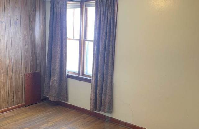 Charming 1 Bedroom 1 Bath Available Now!