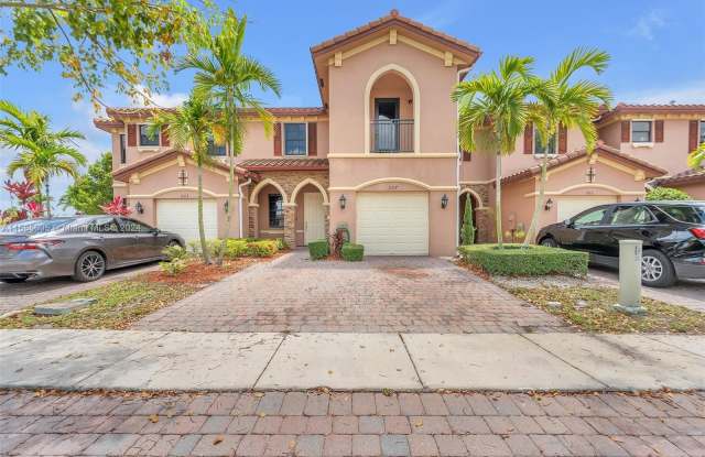 207 SE 37th Pl