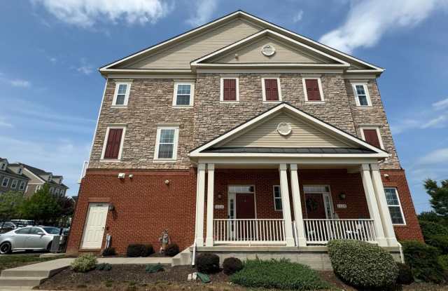 Photo of Stunning 3 Bed 2.5 Bath End Unit Townhome In Desired Preserve At Goose Creek - Water Included